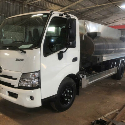 HINO XZU730L CHỞ 6 KHỐI XĂNG