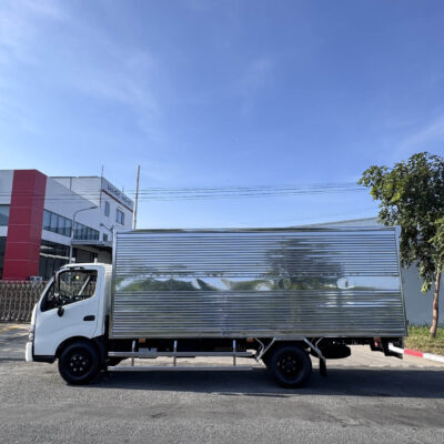 Xe tải thùng kín inox Hino 300 Series XZU720